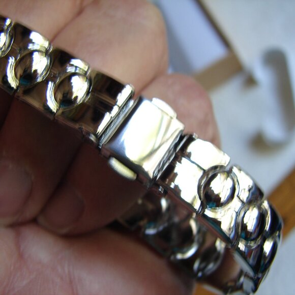 Mark Naimer Boxed His & Hers Wristwatch Watch Set, Matching Silver Tone, NOS C21 - Picture 9 of 11